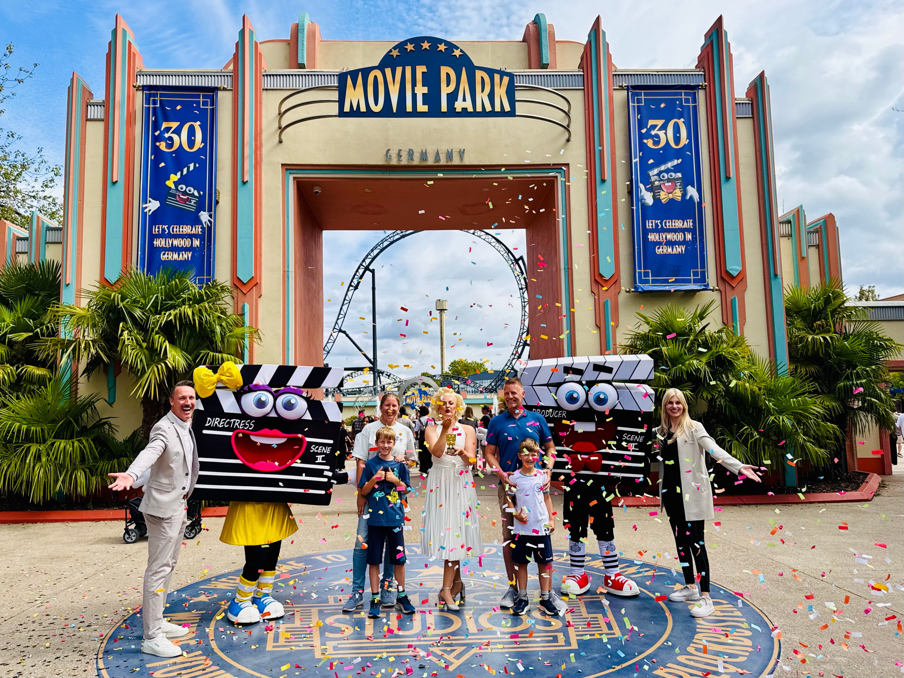 Movie Park Germany begrüßt 40-millionsten Gast und spendet 40.000 Euro